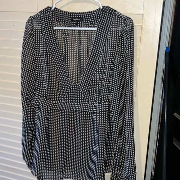 Daisy Fuentes baby doll style, semi sheer blouse, size large. - Picture 2 of 5